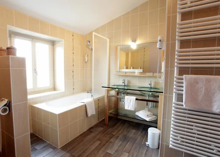 Au Fil Des Saisons 3* Luçon